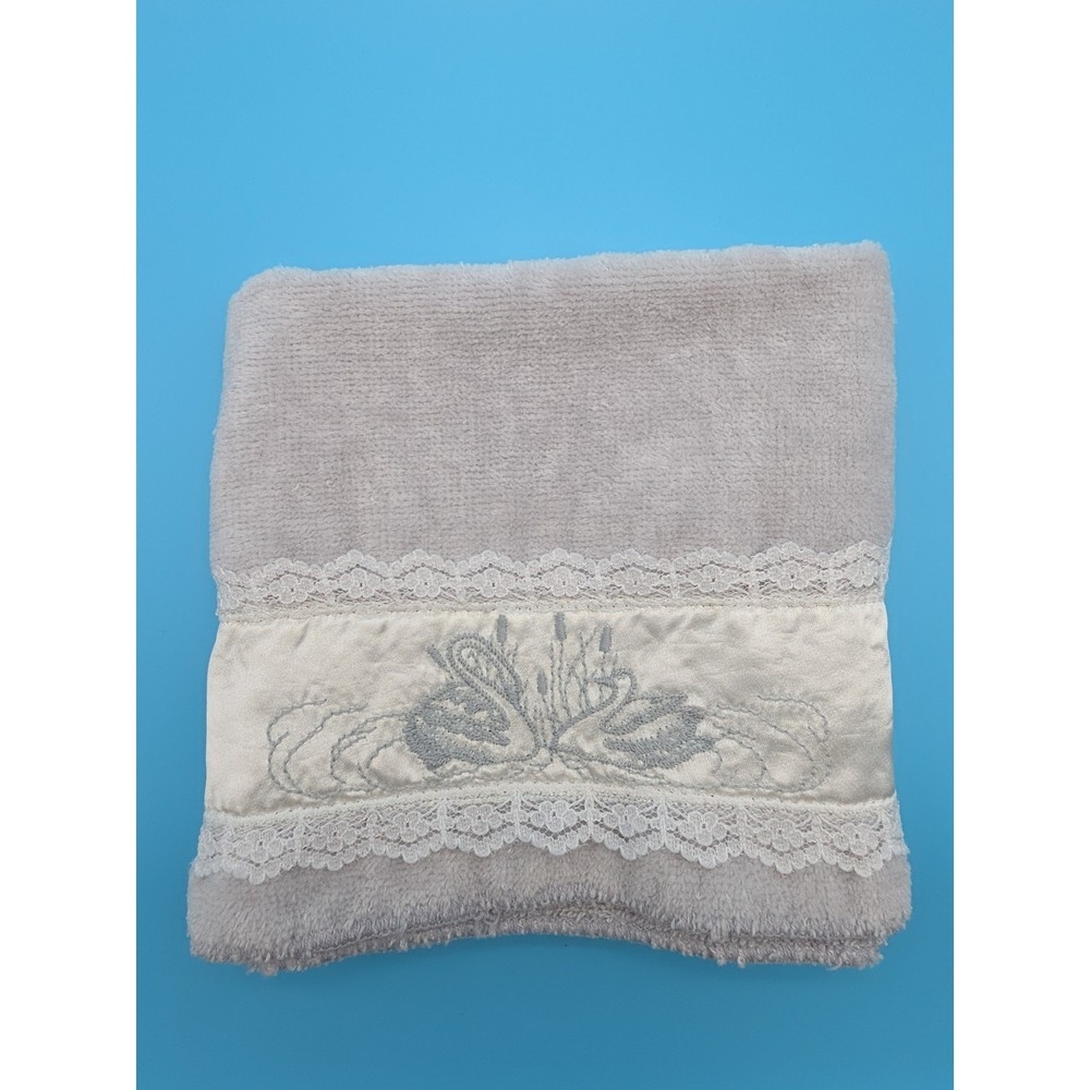 Vintage Lustre  Fieldcrest Satin Swans W/Lace 100% Cotton Wash Cloth